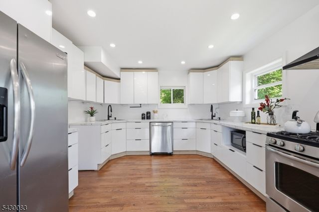 64 Longfellow Dr, Woodbridge Twp., NJ 07067