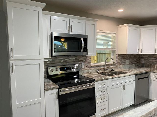 38415 9TH AVENUE, Zephyrhills, FL 33542