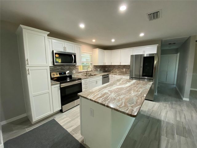 38415 9TH AVENUE, Zephyrhills, FL 33542