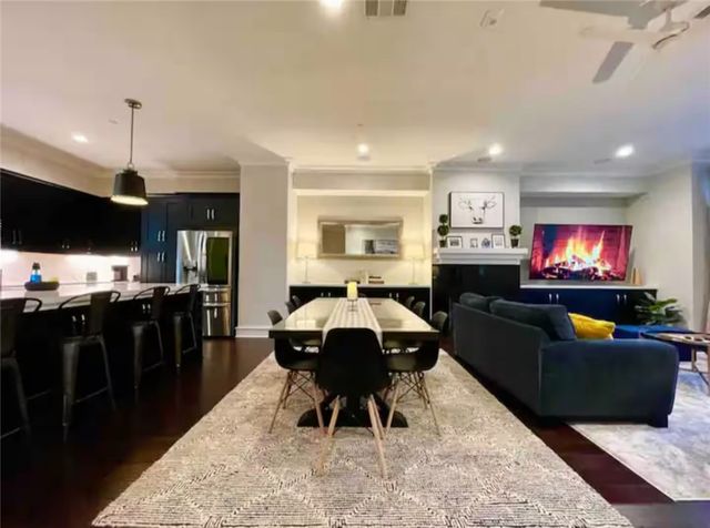 208 Tarrow Street, College Station, TX 77840