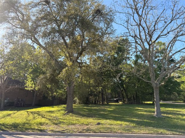 508 Independence Drive, Friendswood, TX 77546