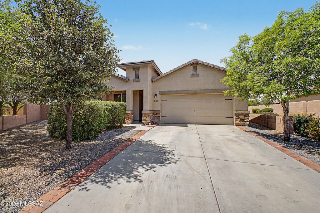 11427 W Spear Shaft Drive, Marana, AZ 85658