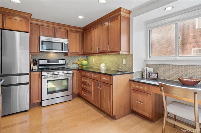 1020 Warburton Avenue 5A, Yonkers, NY 10701