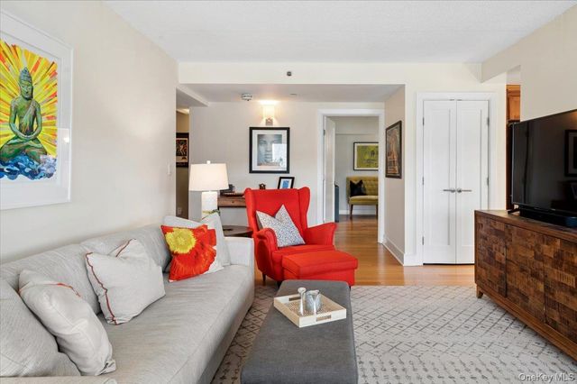 1020 Warburton Avenue 5A, Yonkers, NY 10701