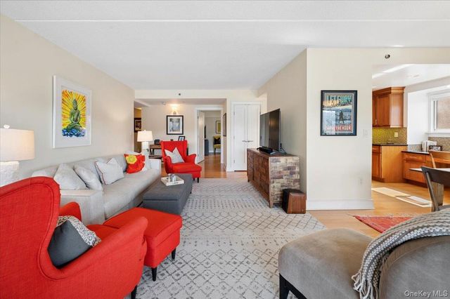 1020 Warburton Avenue 5A, Yonkers, NY 10701