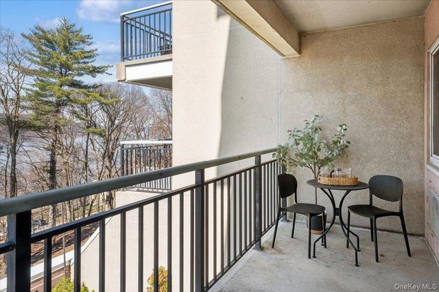 1020 Warburton Avenue 5A, Yonkers, NY 10701