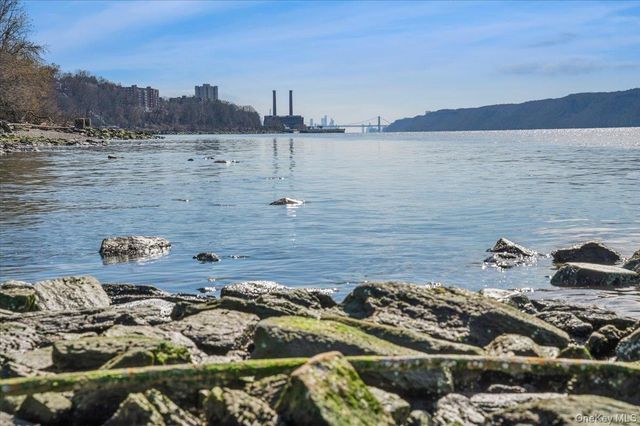 1020 Warburton Avenue 5A, Yonkers, NY 10701