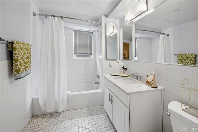 1020 Warburton Avenue 5A, Yonkers, NY 10701