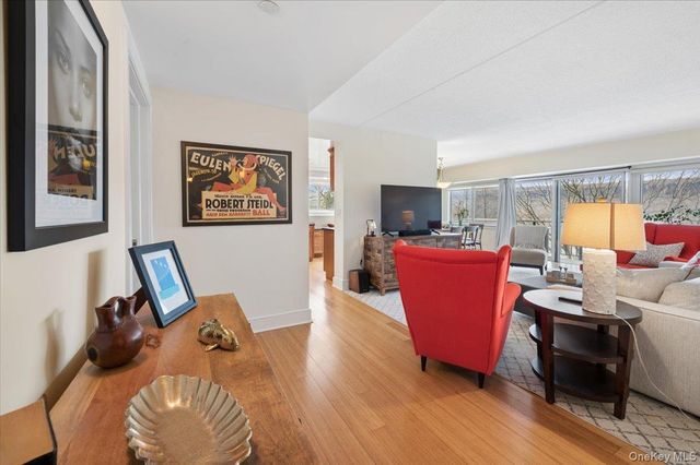 1020 Warburton Avenue 5A, Yonkers, NY 10701