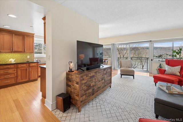 1020 Warburton Avenue 5A, Yonkers, NY 10701