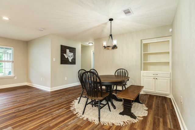 218 Palm Lane, Lake Jackson, TX 77566