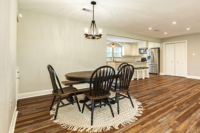 218 Palm Lane, Lake Jackson, TX 77566