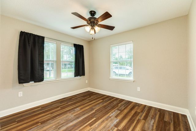 218 Palm Lane, Lake Jackson, TX 77566