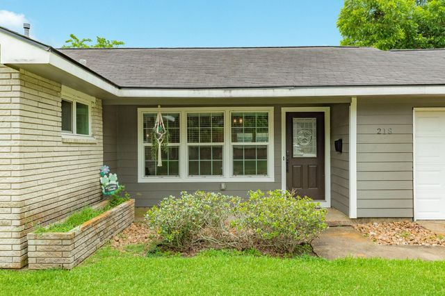 218 Palm Lane, Lake Jackson, TX 77566