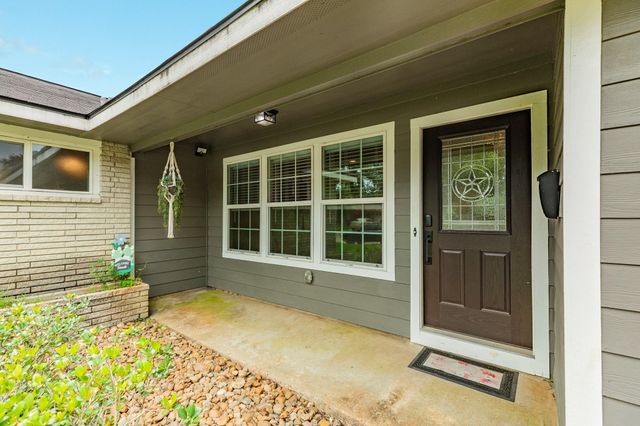 218 Palm Lane, Lake Jackson, TX 77566