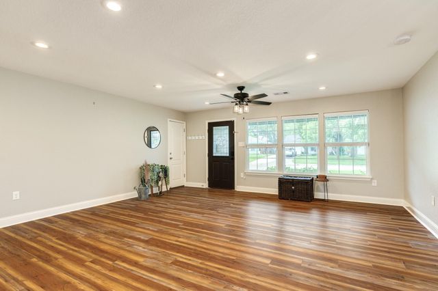 218 Palm Lane, Lake Jackson, TX 77566