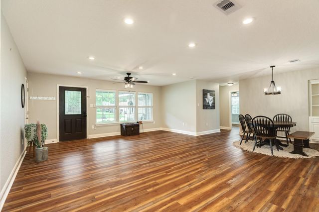 218 Palm Lane, Lake Jackson, TX 77566