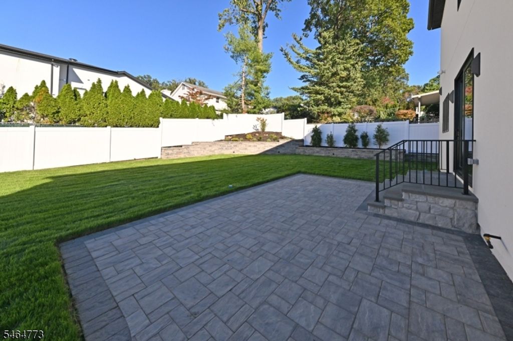 119 Arnot Pl, Paramus Boro, NJ 07652 — photo 3