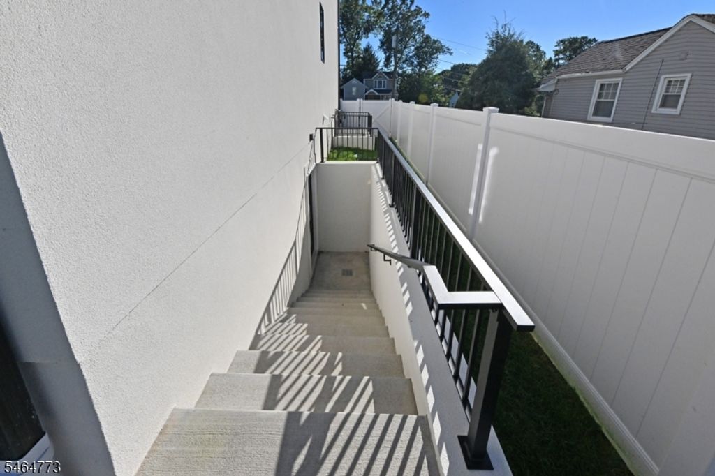 119 Arnot Pl, Paramus Boro, NJ 07652 — photo 4