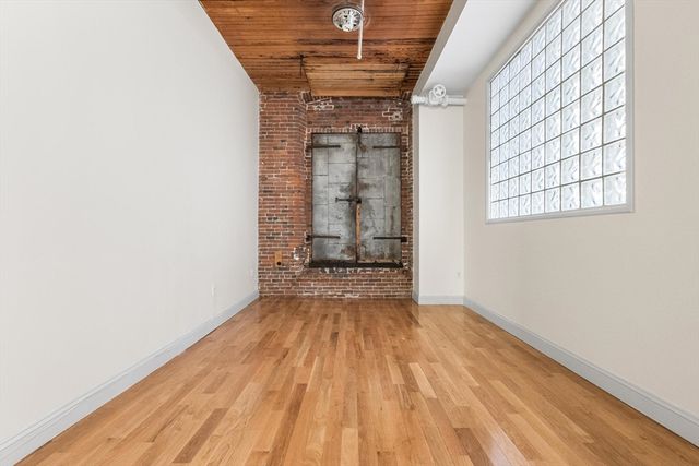 165 Market St 4, Lowell, MA 01852