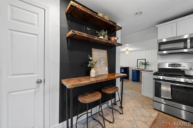 6143 Pointview Lane, St Louis, MO 63123
