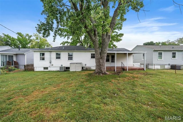 6143 Pointview Lane, St Louis, MO 63123