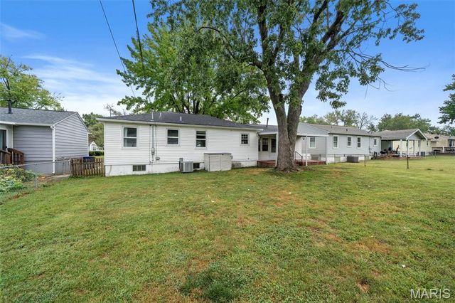6143 Pointview Lane, St Louis, MO 63123