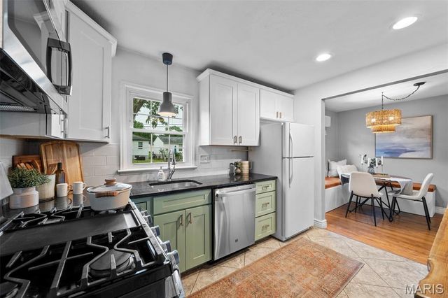 6143 Pointview Lane, St Louis, MO 63123