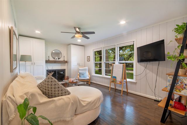 1200 Barker Street, Arlington, TX 76012
