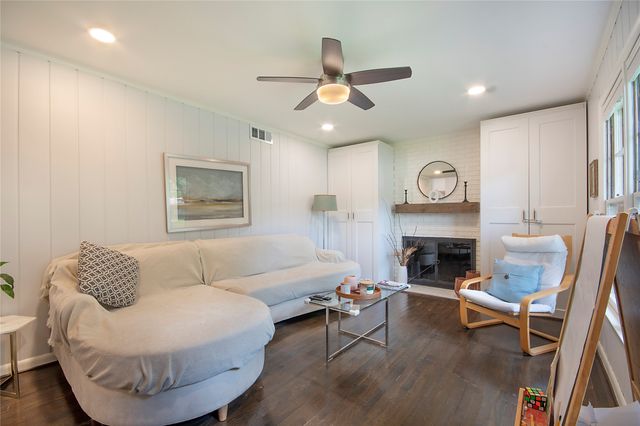 1200 Barker Street, Arlington, TX 76012