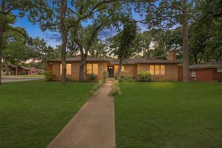 1200 Barker Street, Arlington, TX 76012