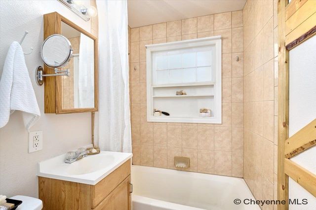 1907 E PERSHING BLVD, Cheyenne, WY 82001