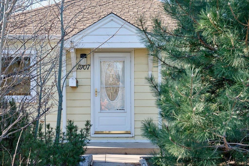 1907 E PERSHING BLVD, Cheyenne, WY 82001