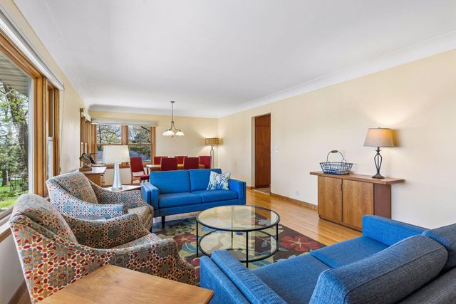 4860 Woodridge Court, Minnetonka, MN 55345
