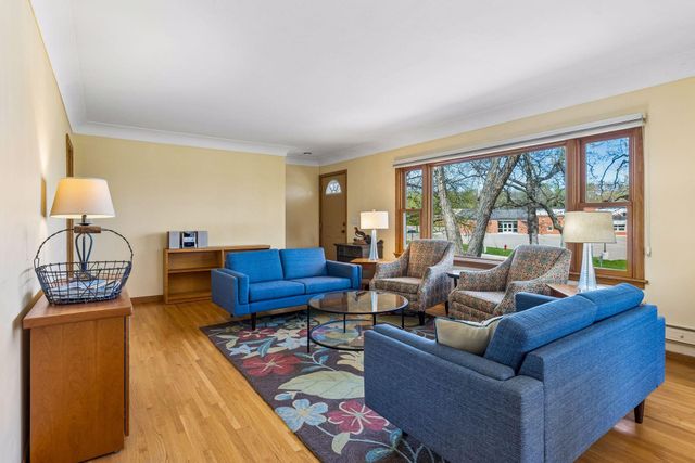 4860 Woodridge Court, Minnetonka, MN 55345