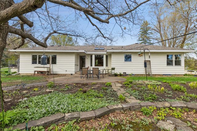 4860 Woodridge Court, Minnetonka, MN 55345