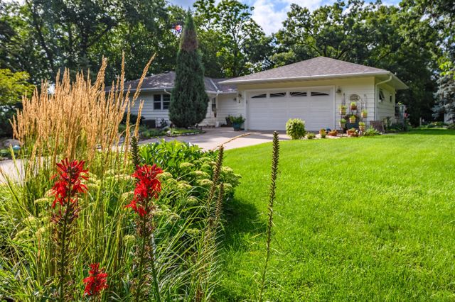 4860 Woodridge Court, Minnetonka, MN 55345