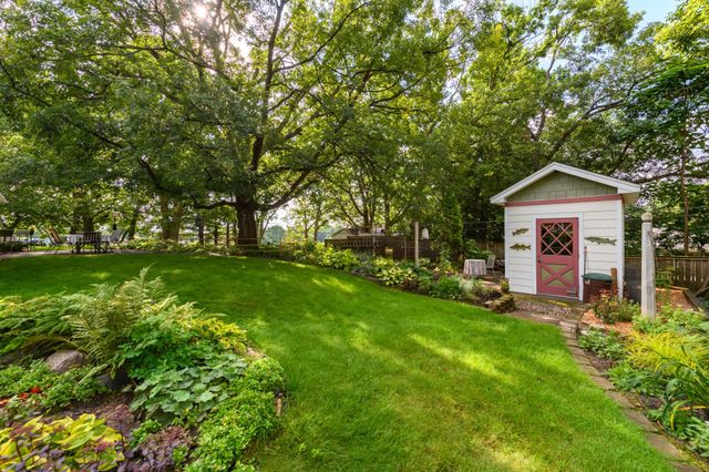 4860 Woodridge Court, Minnetonka, MN 55345