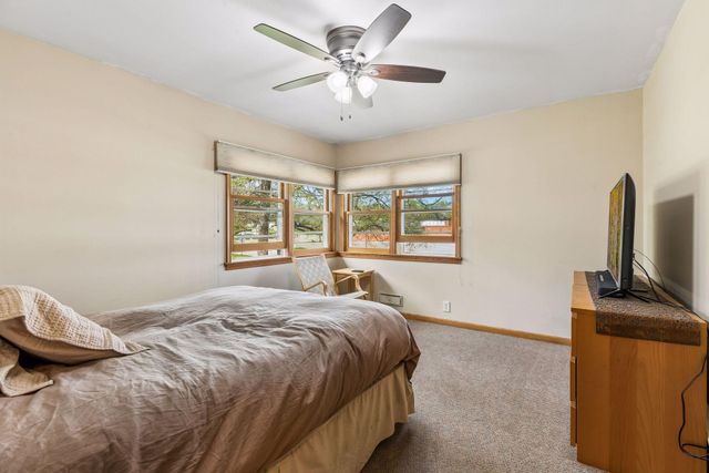 4860 Woodridge Court, Minnetonka, MN 55345