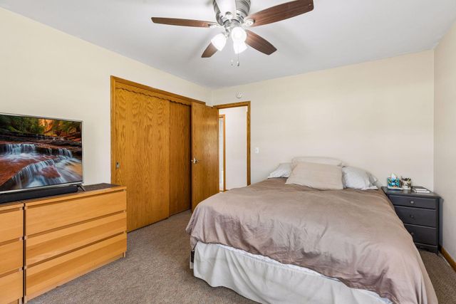 4860 Woodridge Court, Minnetonka, MN 55345