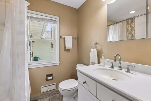 4860 Woodridge Court, Minnetonka, MN 55345