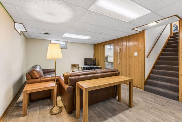 4860 Woodridge Court, Minnetonka, MN 55345