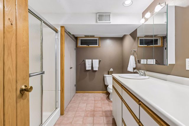 4860 Woodridge Court, Minnetonka, MN 55345