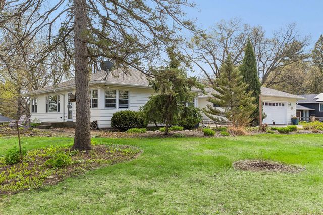 4860 Woodridge Court, Minnetonka, MN 55345