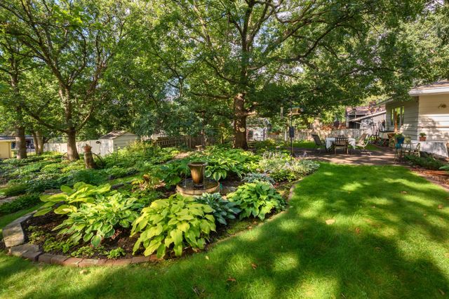 4860 Woodridge Court, Minnetonka, MN 55345