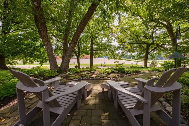 4860 Woodridge Court, Minnetonka, MN 55345