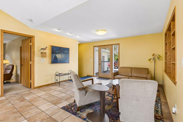 4860 Woodridge Court, Minnetonka, MN 55345