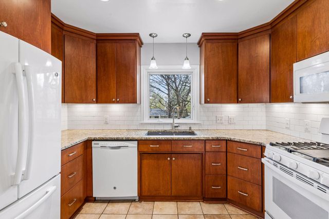 4860 Woodridge Court, Minnetonka, MN 55345