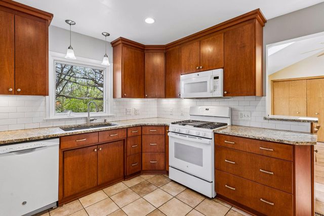 4860 Woodridge Court, Minnetonka, MN 55345
