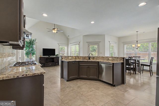 135 Magnolia Place Drive, Senoia, GA 30276